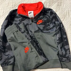 Nike toddler ‘sweatsuit’ - 3T Neon/grey.